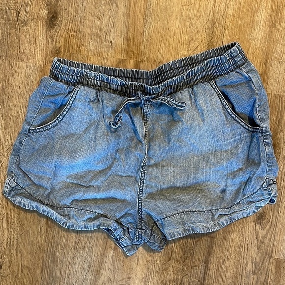 UNIVERSAL THREAD CHAMBRAY SHORTS (M) - Picture 1 of 6